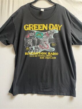 Green Day Revolution Radio Tour Graphic Band Tee Shirt Cherry Bombs Guitar Sz L